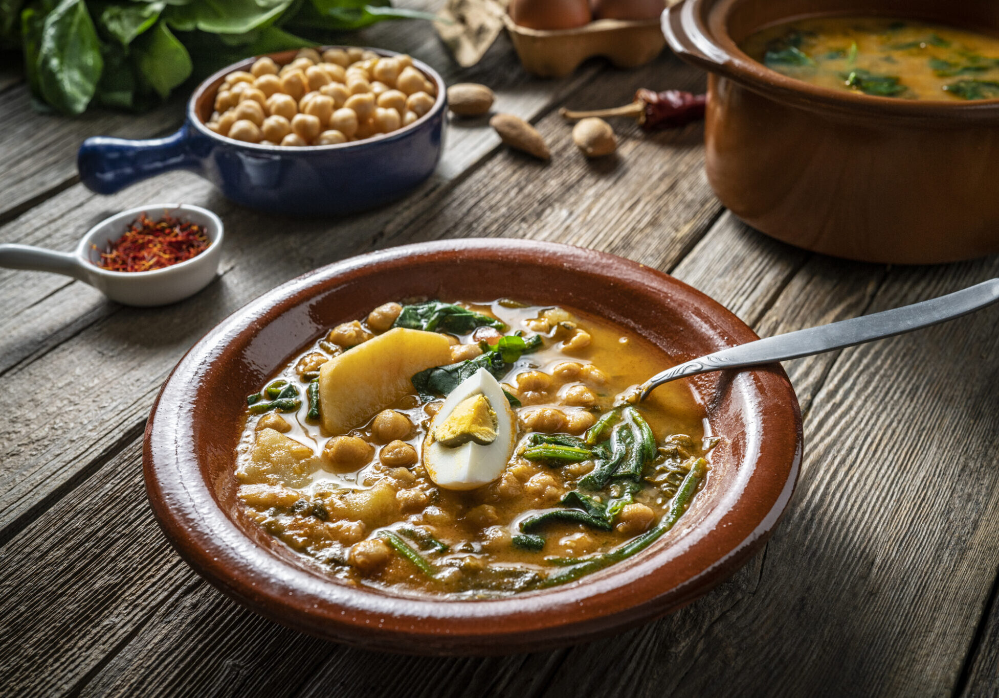 Potaje de garbanzos, chickpea stew spanish recipe vegetarian with spinach